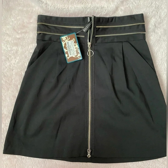 Black Midi Skirt with Zipper Detail - Picture 2 of 5